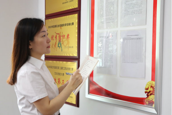 黨務深耕的“實干先鋒”—記集團2025年“優(yōu)秀黨務工作者”孟亭亭137 黨務深耕的“實干先鋒”—記集團2025年“優(yōu)秀黨務工作者”孟亭亭137