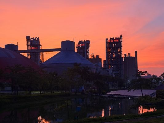 扶綏海螺黃進(jìn)南橙霞映廠_副本